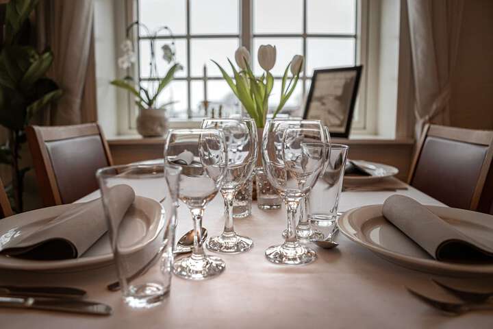 Dining 16 of 20