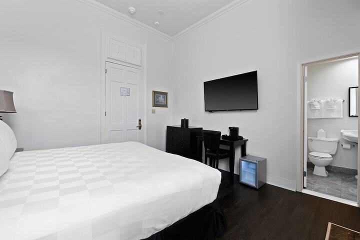 Room 10 of 69