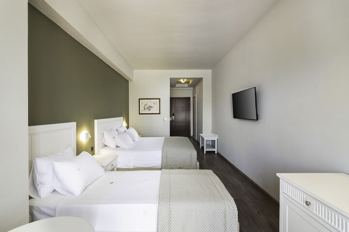 Room 17 of 37