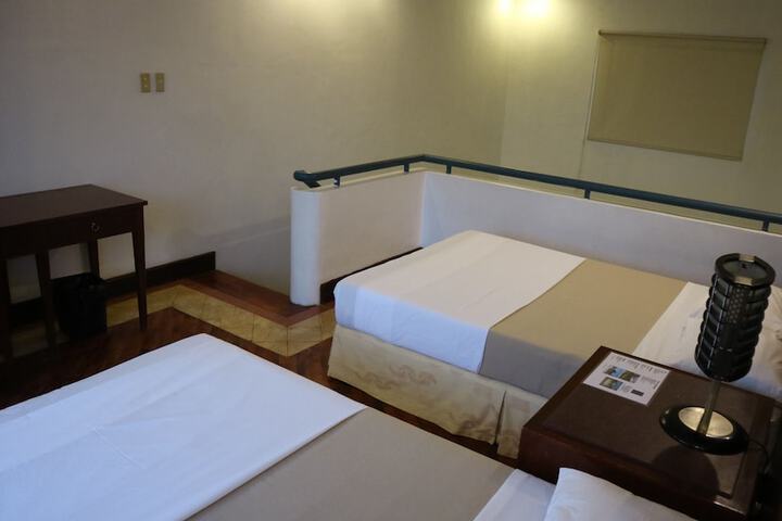 Room 7 of 50