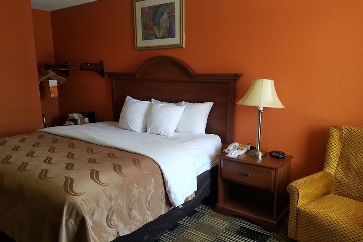 1 King Bed (10 of 19)
