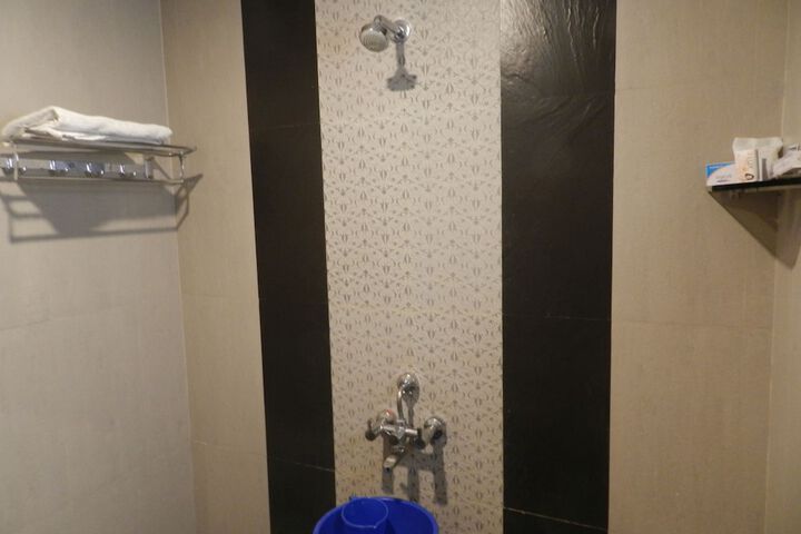 Room 32 of 70