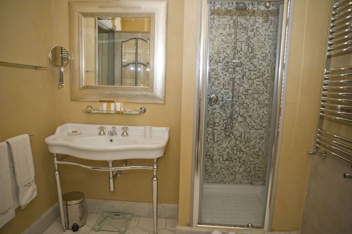 Room 21 of 41