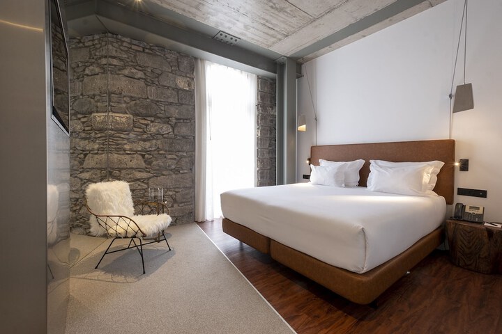 Room 12 of 40