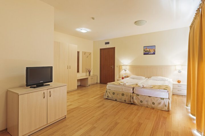 Room 3 of 18