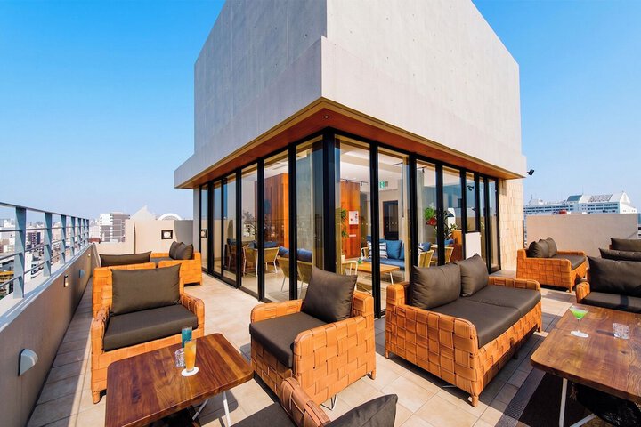 Lounge 105 of 113