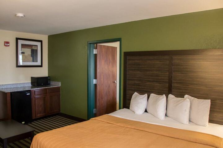 1 King Bed (1 of 5)