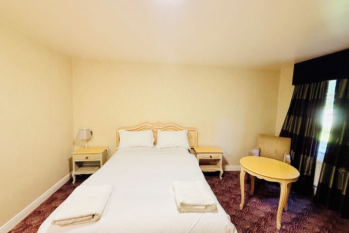 Room 28 of 72