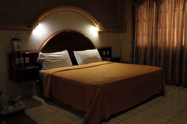 Room 9 of 35