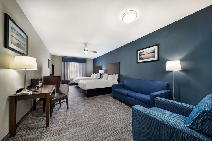 2 Queen Beds Flat Screen Television Microwave and Refrigerator High Speed Internet A (8 of 14)