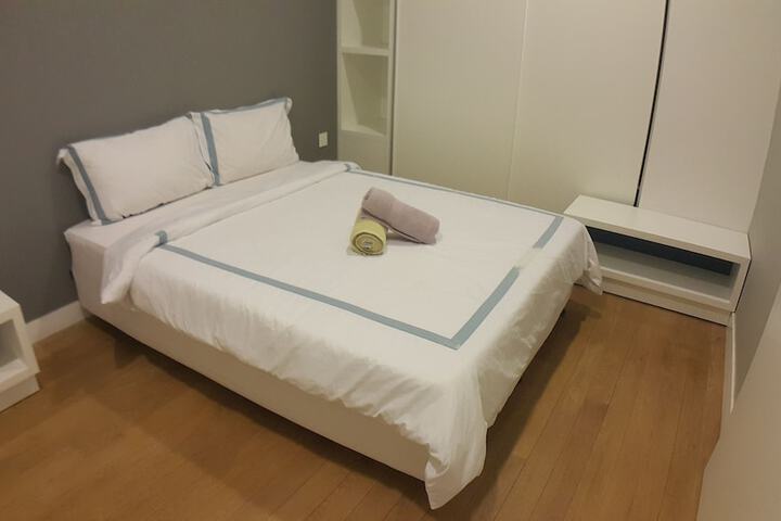 Room 3 of 49