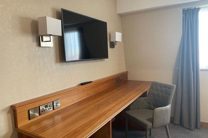 Room 4 of 17