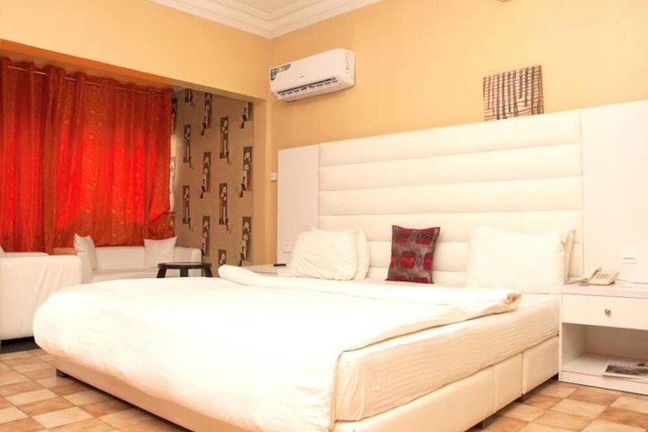 Room 4 of 13