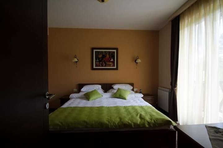 Room 15 of 109