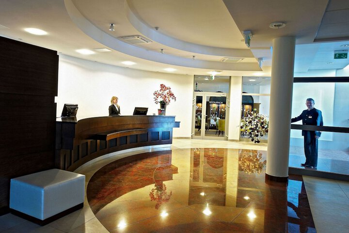 Entrance & Lobby
