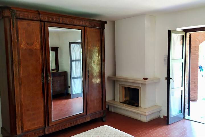 Room 22 of 35