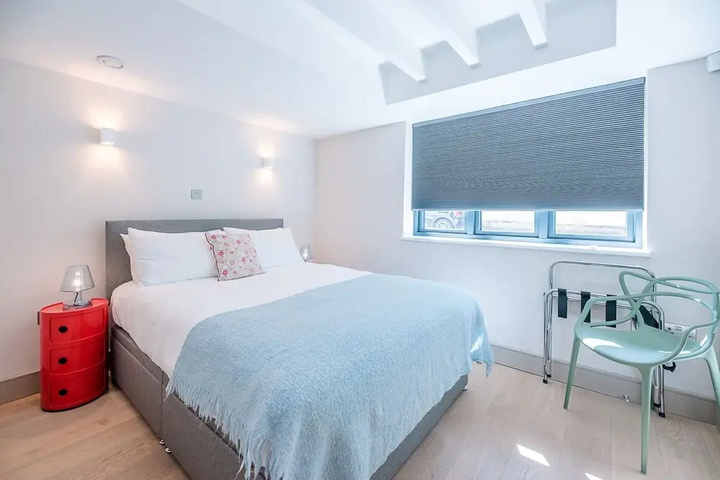Room 3 of 18