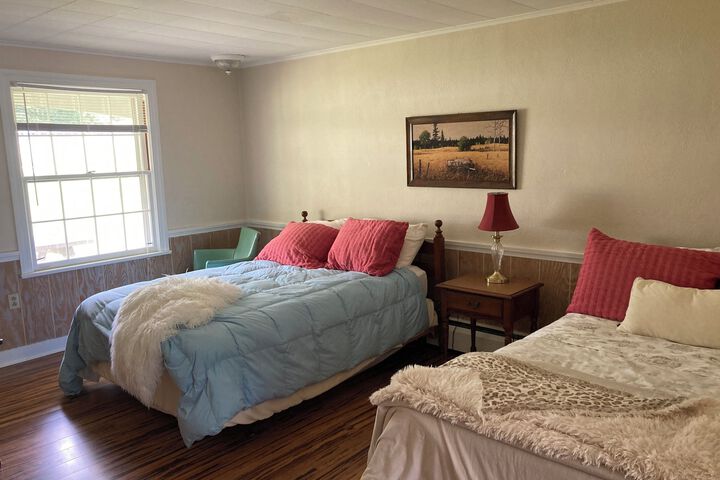 Room 5 of 6