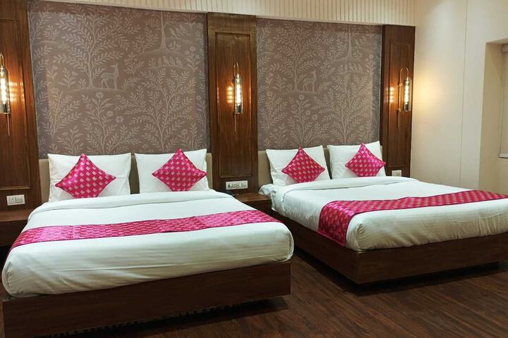 Room 4 of 7