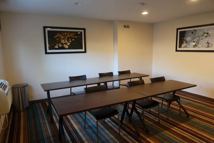 Business Center 44 of 53