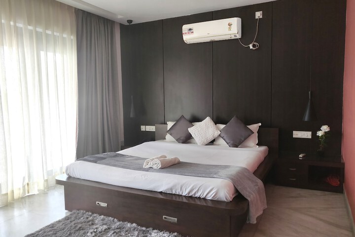 Room 11 of 34