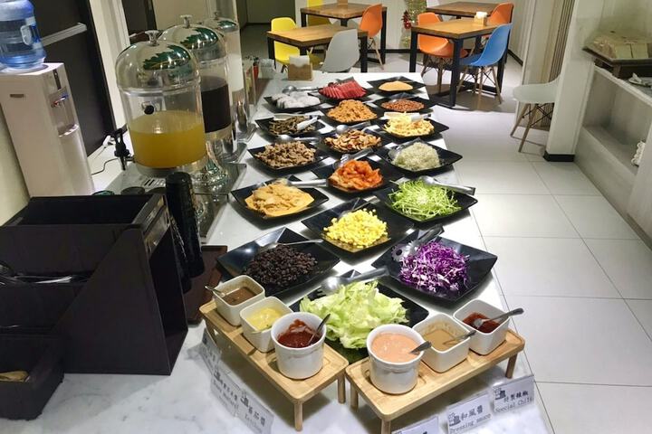 Dining 63 of 68