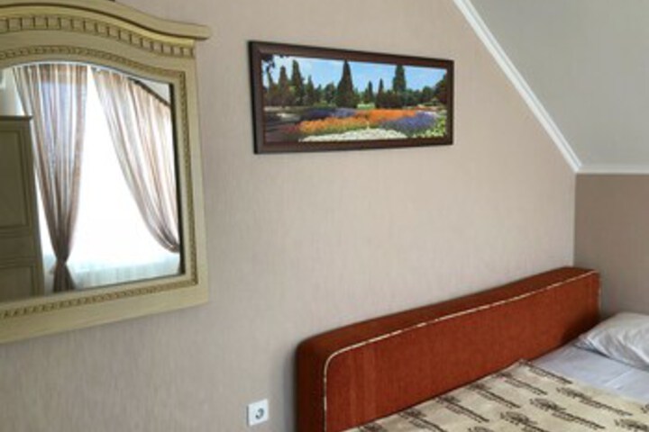 Room 13 of 35