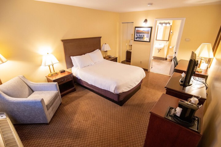 Double Accessible Queen Size Bed (28 of 28)