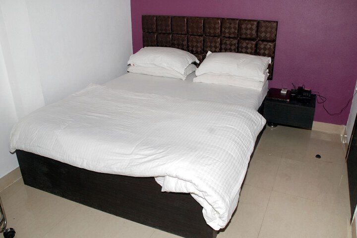 Room 8 of 38