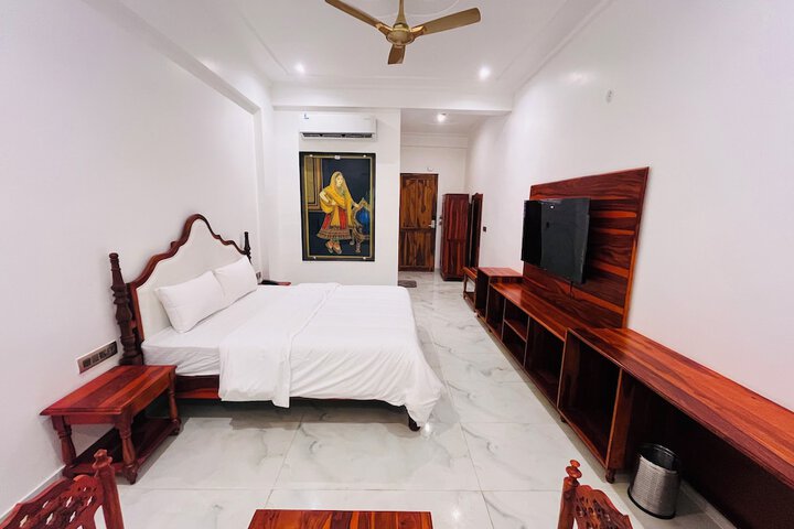 Room 10 of 23