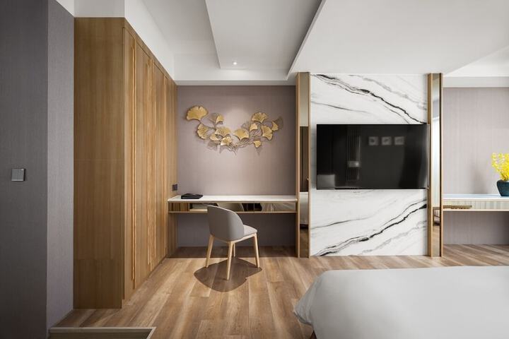Room 11 of 50