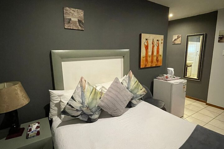 Room 10 of 77