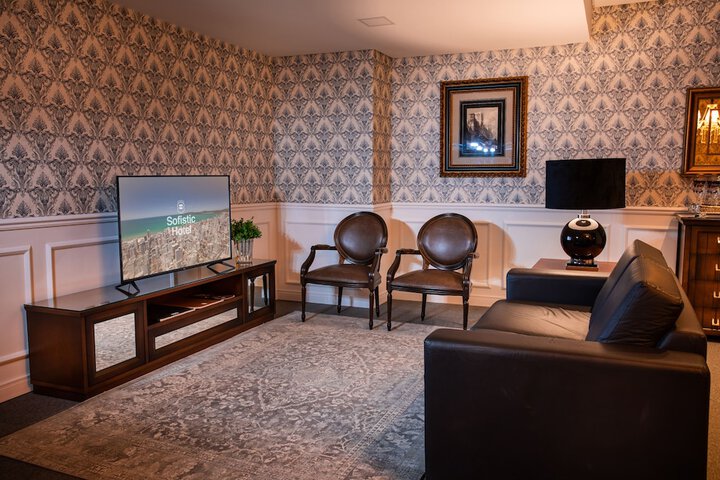 Room 35 of 73