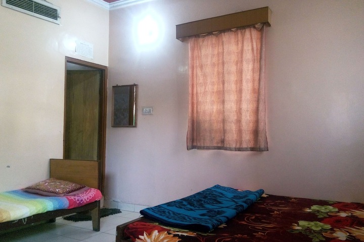 Room 10 of 25