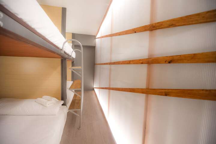 Room 16 of 68