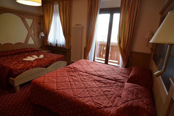 Room 4 of 63