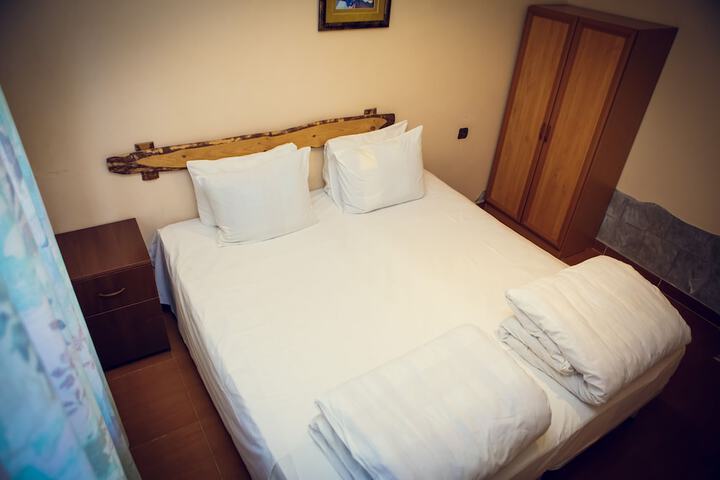 Room 19 of 103