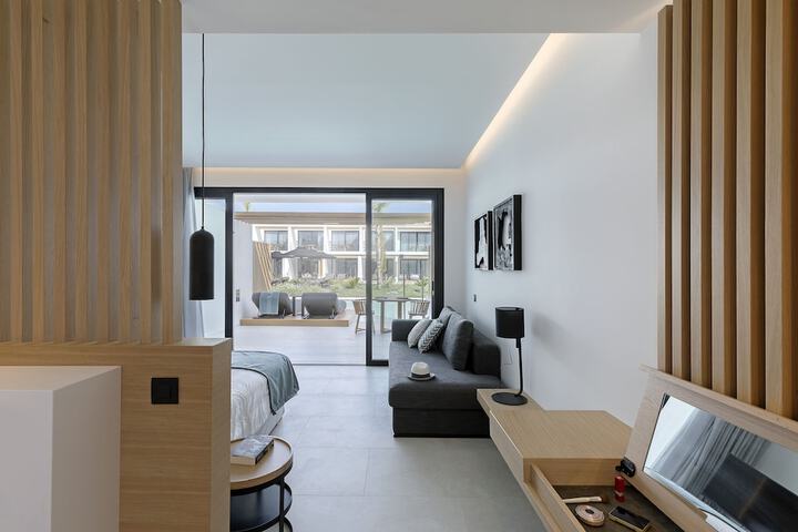 Room 10 of 37