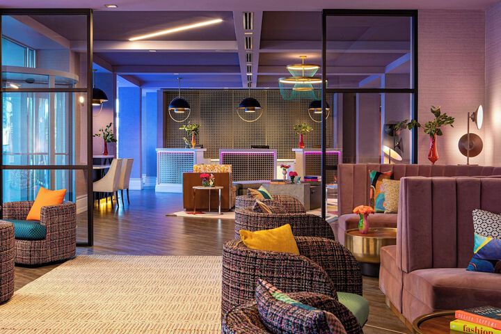 Lobby lounge