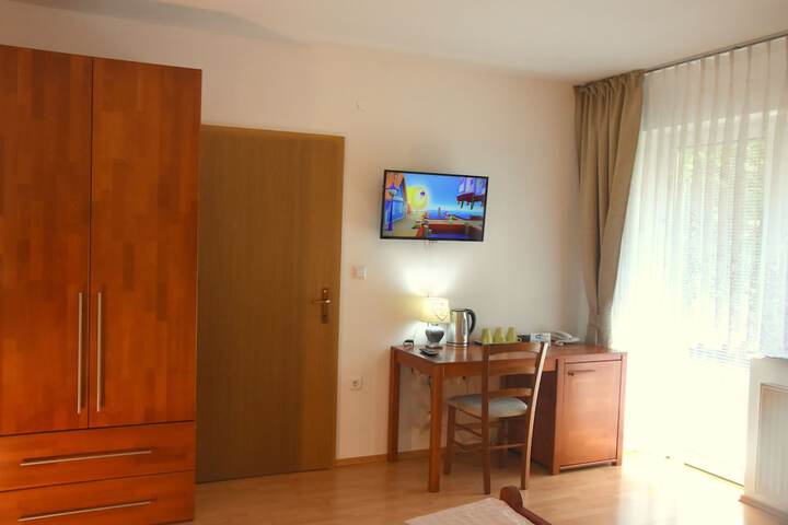 Room 18 of 80