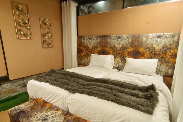 Room 3 of 12