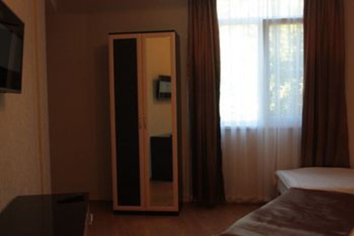 Room 93 of 176
