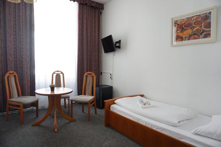 Room 9 of 22
