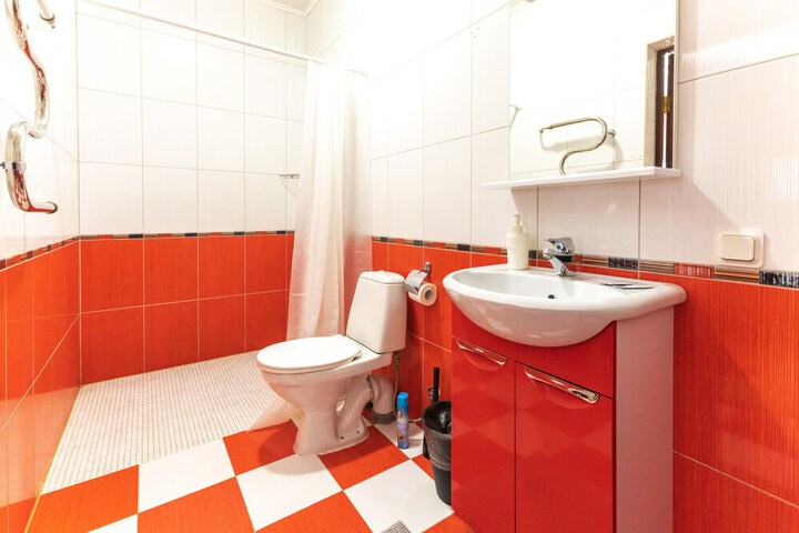 Room 17 of 28