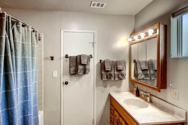 Room 12 of 20