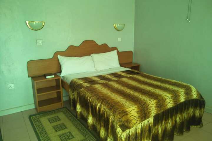 Room 14 of 34