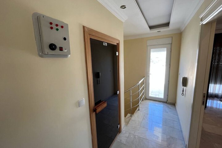 Room 8 of 40