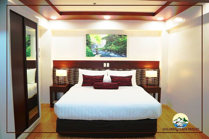 Room 6 of 11
