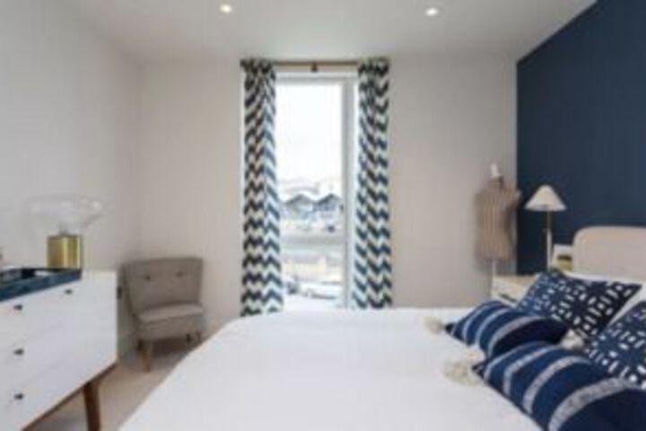 Room 9 of 18
