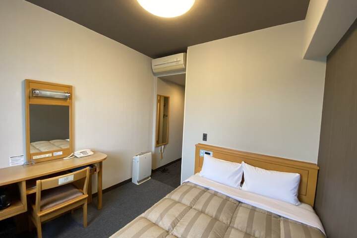 Room 4 of 25